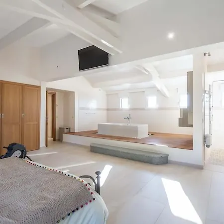 Villa Avec Tennis & Piscine, 10min Aix-en-provence - Les Vignes *