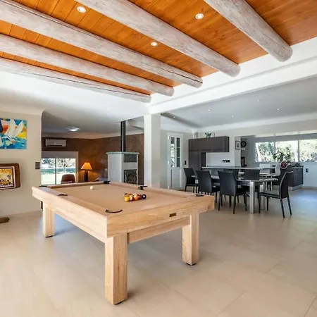 Villa Avec Tennis & Piscine, 10min Aix-en-provence - Les Vignes *